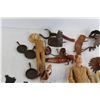 Image 3 : (2) Wild West Figurines and Assorted Accessories