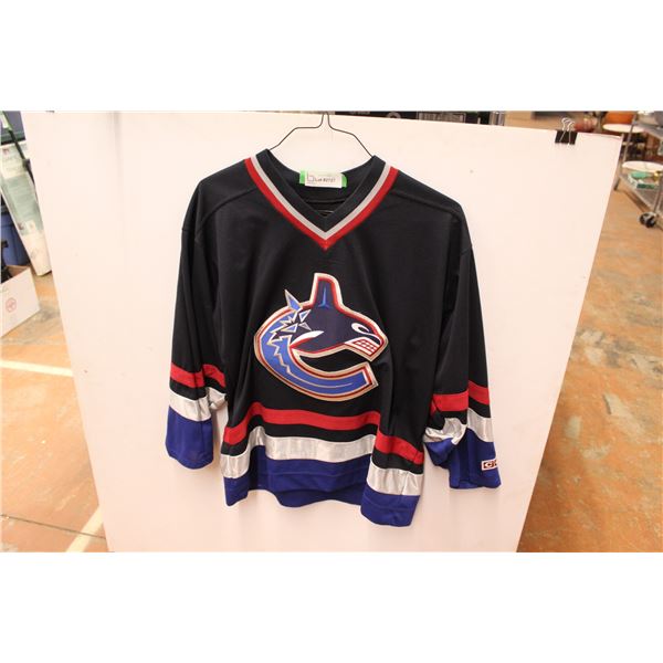 Vancouver Canucks Jersey (size lg)