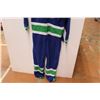 Image 4 : Vancouver Canucks Hooded Onesie (size s)