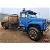 Image 3 : 1986 International S1700 FLAT DECK Truck with Water Tank (Diesel) (1000 Gallon Tank)