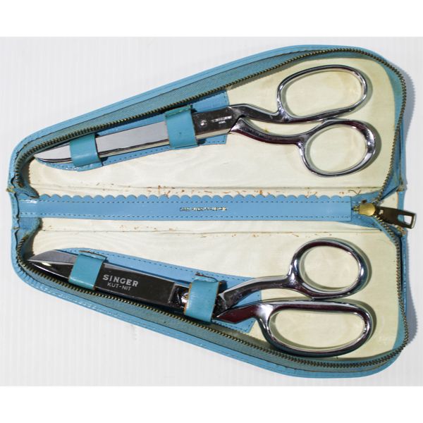 VINTAGE SINGER SEWING SCISSORS SET