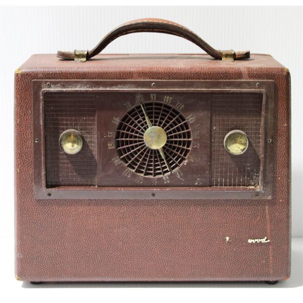 1953 FLEETWOOD 3 WAY PORTABLE RADIO
