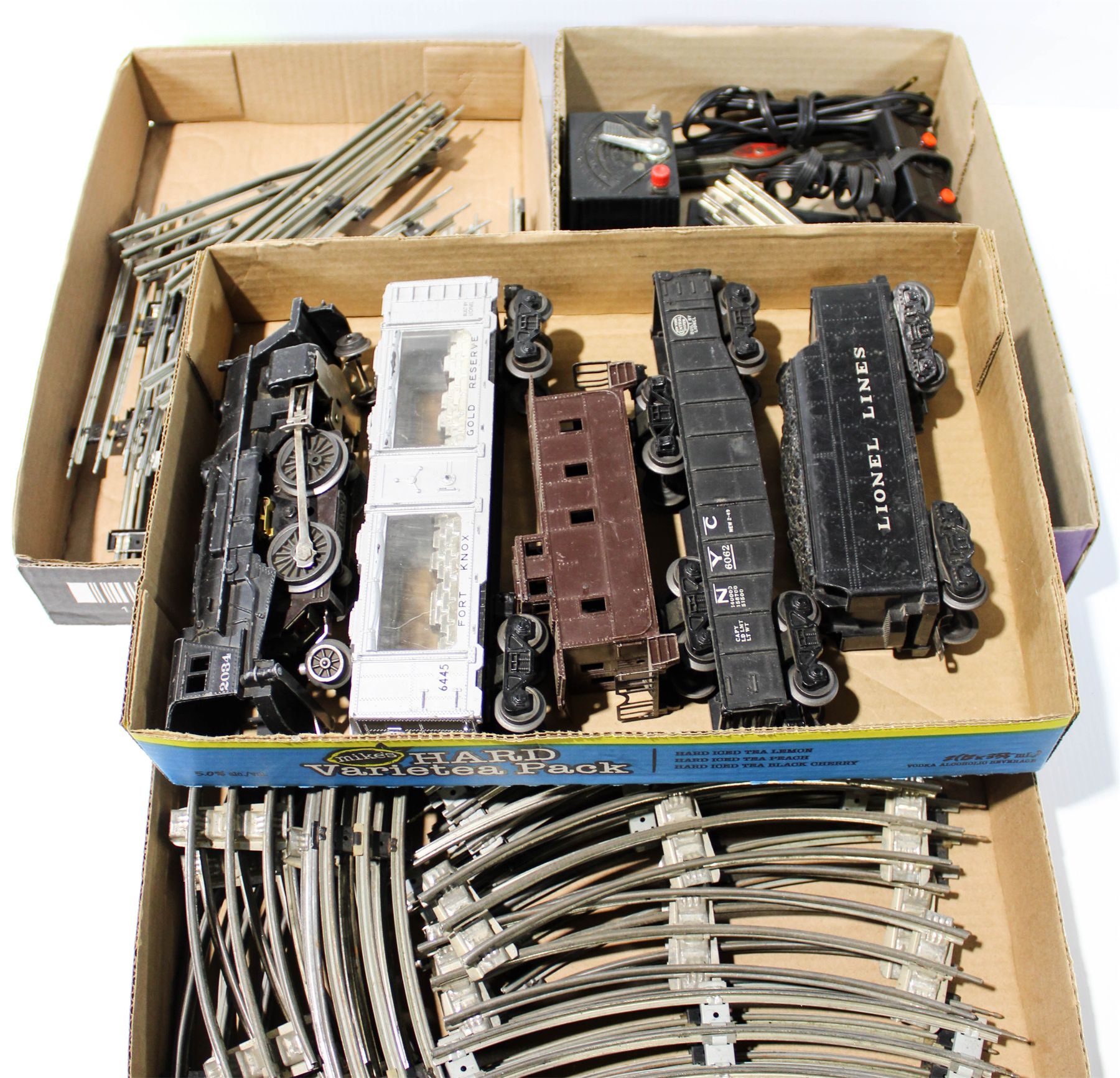 Rail Set 1950'S LIONEL 027 RAILROAD TRAIN SET, COMPLETE