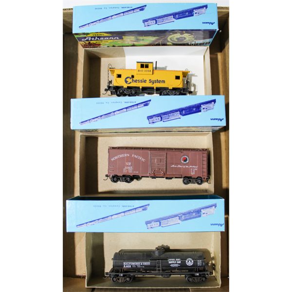 THREE ASSSORT. ATHEARN HO MODEL TRAIN CARS
