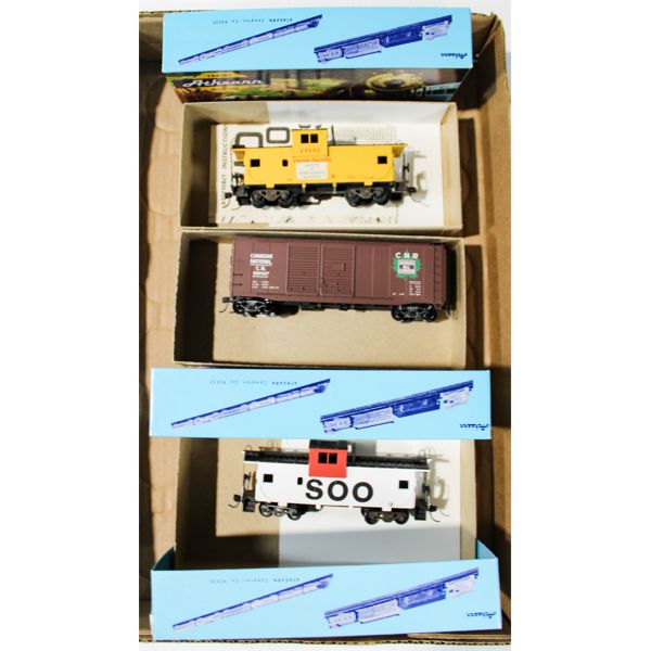 THREE ASSORT. ATHEARN HO MODEL TRAIN CARS
