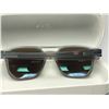 Image 2 : LIKE NEW OAKLEY SUNGLASSES WITH CASE