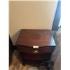 Image 4 : Matching Solid Hard Wood Nightstands 15D 21W 26H