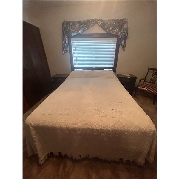 Queen Size Bed With Wooden Head Board