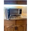 Image 5 : Danby Designer Microwave 18x10