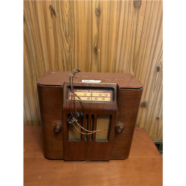 Antique Rogers Majestic Radio