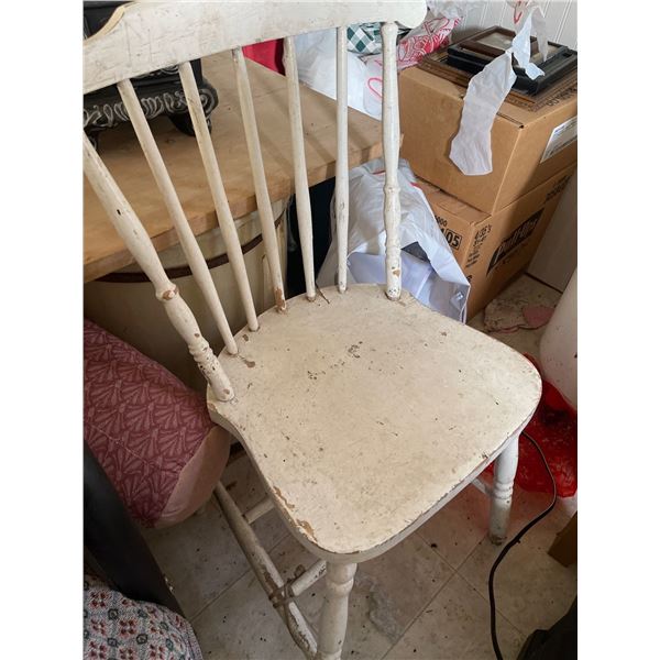 Mini TV+ Wooden Chair