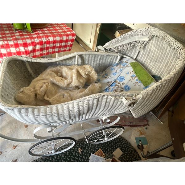 1920s Vintage Baby Carriage  19W 47L 36H