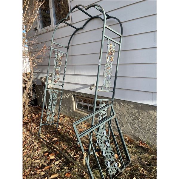 Metal Garden Tressel & Gate