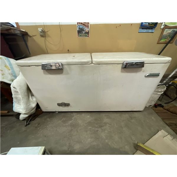 1950s Freezer Check Out The Chrome Pieces - Not Working - No Smell - Used For Storage