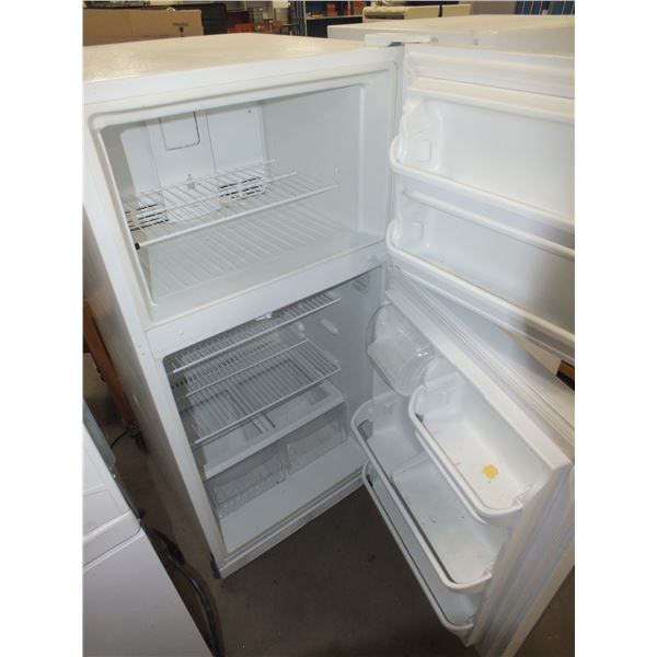 Frigidaire Fridge