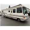 Image 2 : *R* 1998 NEWMAR DUTCH STAR, 2 SEATER MOTORHOME, WHITE, VIN # 3FCMF53G6VJA25609