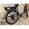 Image 2 : VICTORIAN C1 GREY/ORANGE ELECTRIC BIKE, 500W, 32 KMH MAX SPEED, 48 VOLT BATTERY, UP TO 65 KM RANGE,