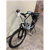 Image 7 : VICTORIAN C1 GREY/ORANGE ELECTRIC BIKE, 500W, 32 KMH MAX SPEED, 48 VOLT BATTERY, UP TO 65 KM RANGE,