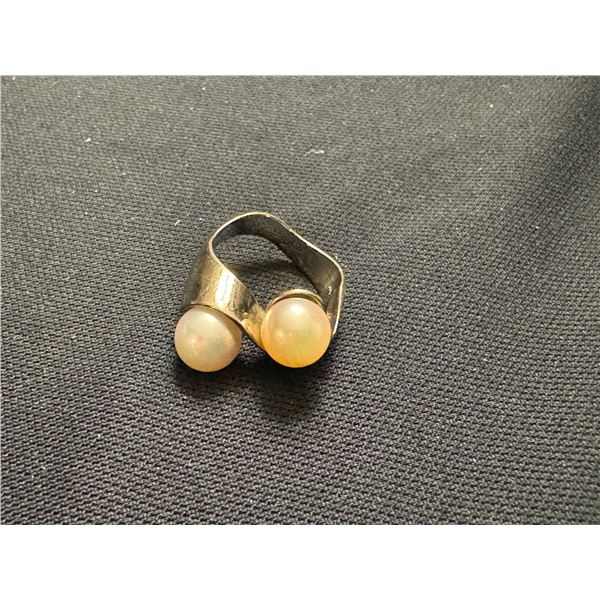 14K LADIES RING WITH PEARLS 7.2G