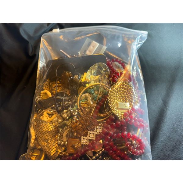 BAG OF COSTUME JEWELRY