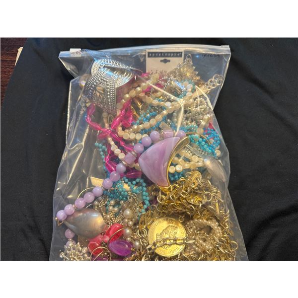 BAG OF COSTUME JEWELRY