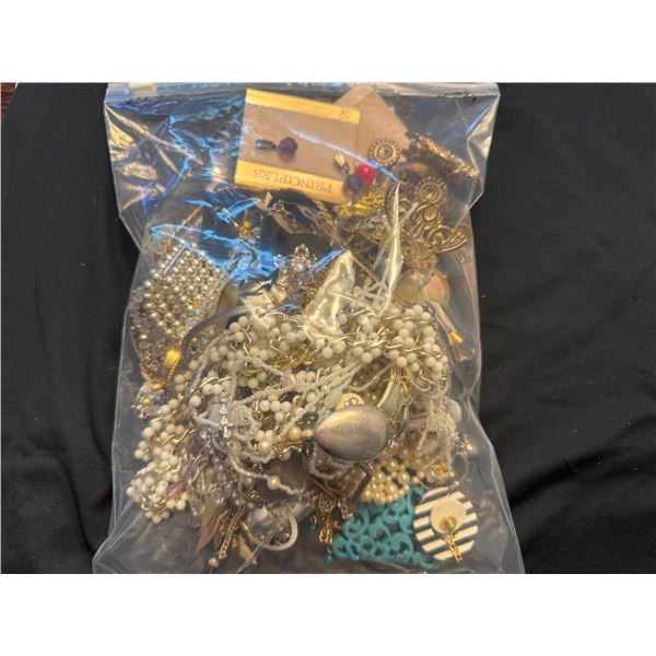 BAG OF COSTUME JEWELRY