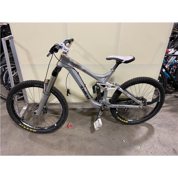 TREK EVO SESSION 88 GREY 9 SPEED FULL SUSPENSION MOUNTAIN BIKE WITH FULL DISC BRAKES