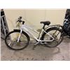 Image 1 : INFINITY BOSS THREE DISC WHITE 7 SPEED MOUNTAIN BIKE WITH FULL DISC BRAKES