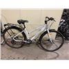 Image 2 : INFINITY BOSS THREE DISC WHITE 7 SPEED MOUNTAIN BIKE WITH FULL DISC BRAKES