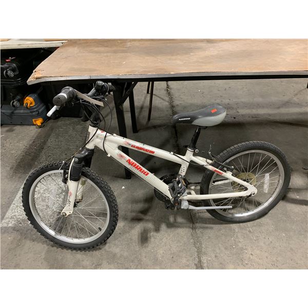 NORCO ELIMINATOR WHITE 12 SPEED FRONT SUSPENSION MEDIUM SIZE MOUNTAIN BIKE