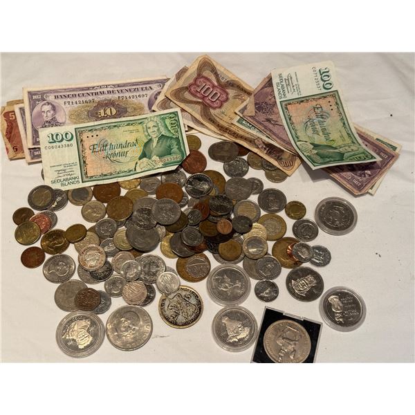 ASSORTED WORLD COINS AND BANKNOTES