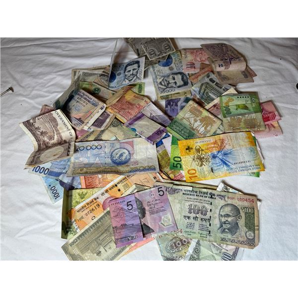 BAG OF WORLD BANKNOTES