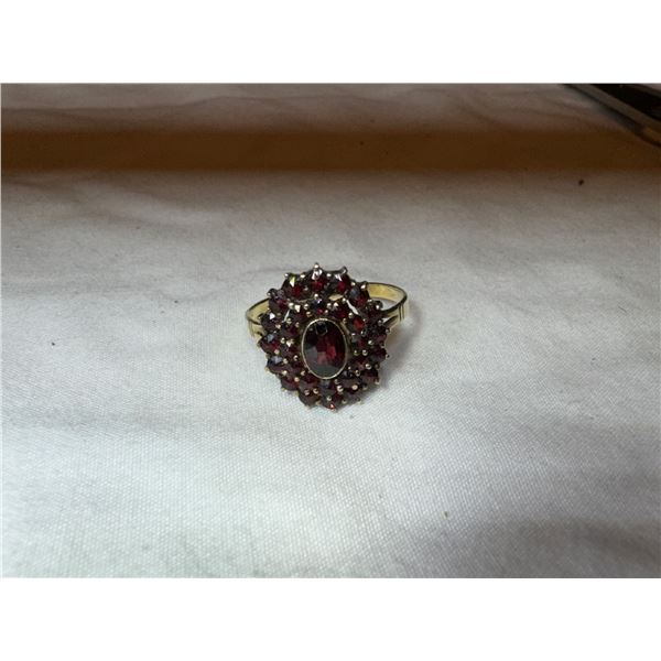 14K LADIES CLUSTER RING WITH GARNETS 3.8G