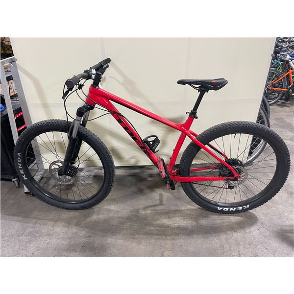 TREK ROSCOE 6 RED 10 SPEED FRONT SUSPENSION MOUNTAIN BIKE WITH FULL DISC BRAKES