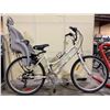 Image 2 : EVERYDAY TRAVELER WHITE 21 SPEED CRUISER STYLE BIKE WITH CHILD SEAT