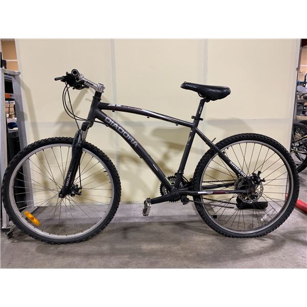 2 BIKES: DIADORA DRMA BLACK 21 SPEED FRONT SUSPENSION MOUNTAIN BIKE WITH FULL DISC BRAKES