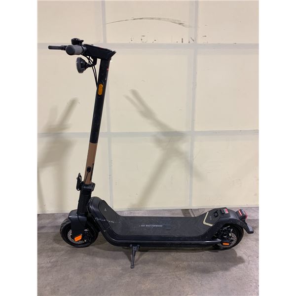 NIU KQI3 PRO BLACK / GOLD ELECTRIC RIDE ON SCOOTER *NO KEYS, NO CHARGER*