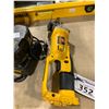 Image 2 : DEWALT CORDLESS GRINDER WITH CHARGER, 2 LEVELS & WORKSITE CORDED RADIO