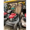 Image 3 : HONDA HRC216 HYDROSTATIC COMMERCIAL GAS POWERED LAWN MOWER