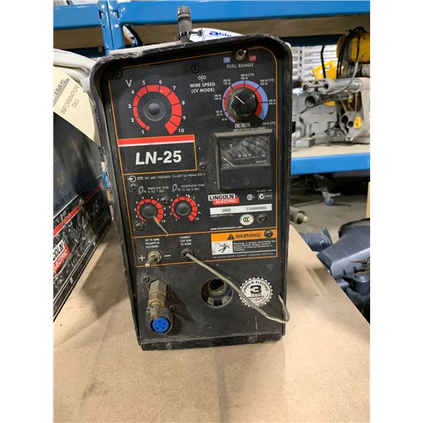 LINCOLN ELECTRIC LN-25 15-40 VOLT WELDER WITH GLOVES