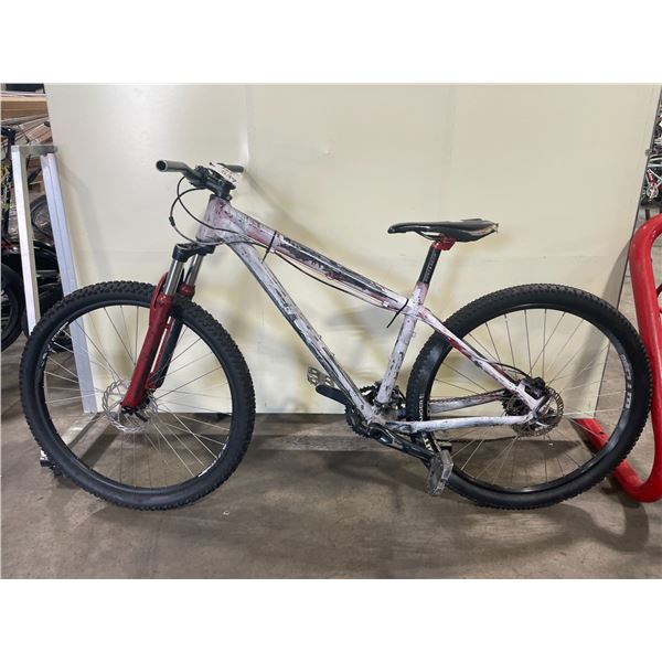 2 BIKES: KAHUNA DELUXE WHITE 16 SPEED FRONT SUSPENSION MOUNTAIN BIKE WITH REAR DISC BRAKE, & MIVATA