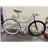 Image 2 : WHITE NO NAME SINGLE SPEED FIXED GEAR ROAD BIKE