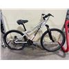 Image 2 : GIANT RINCON DISC WHITE 24 SPEED FRONT SUSPENSION MOUNTAIN BIKE WITH REAR DISC BRAKE