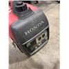 Image 3 : HONDA EU2000I PORTABLE GAS OPERATED GENERATOR *SIDE COVER MISSING*