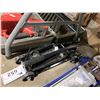 Image 2 : 2 ASSORTED BLACK/BLUE HEAVY DUTY HYDRAULIC JACK