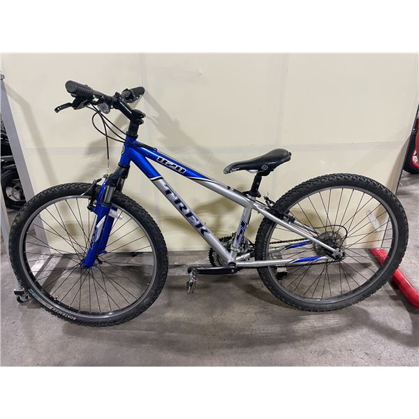 TREK 820 BLUE / SILVER 21 SPEED FRONT SUSPENSION MOUNTAIN BIKE