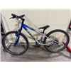 Image 1 : TREK 820 BLUE / SILVER 21 SPEED FRONT SUSPENSION MOUNTAIN BIKE