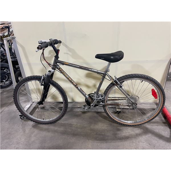 2 BIKES: RALEIGH GREY 18 SPEED MOUNTAIN BIKE & SUPERCYCLE SC1800 PURPLE 18 SPEED MOUNTAIN