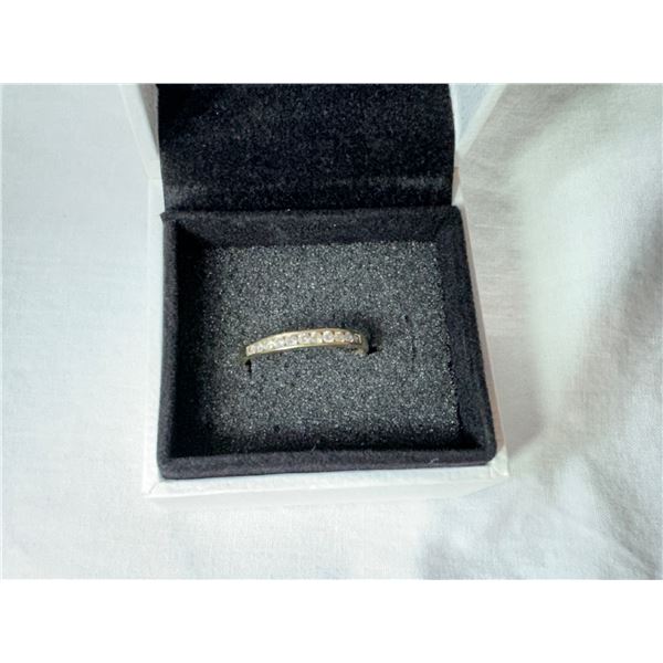 LADIES 10KT YELLOW GOLD DIAMOND WEDDING OR ANNIVERSARY RING  WITH 11 ROUND BRILLIANT CUT DIAMONDS