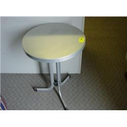 ROUND METAL TABLE